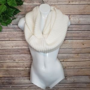 3/$20 Dillards Cream Acrylic Scarf